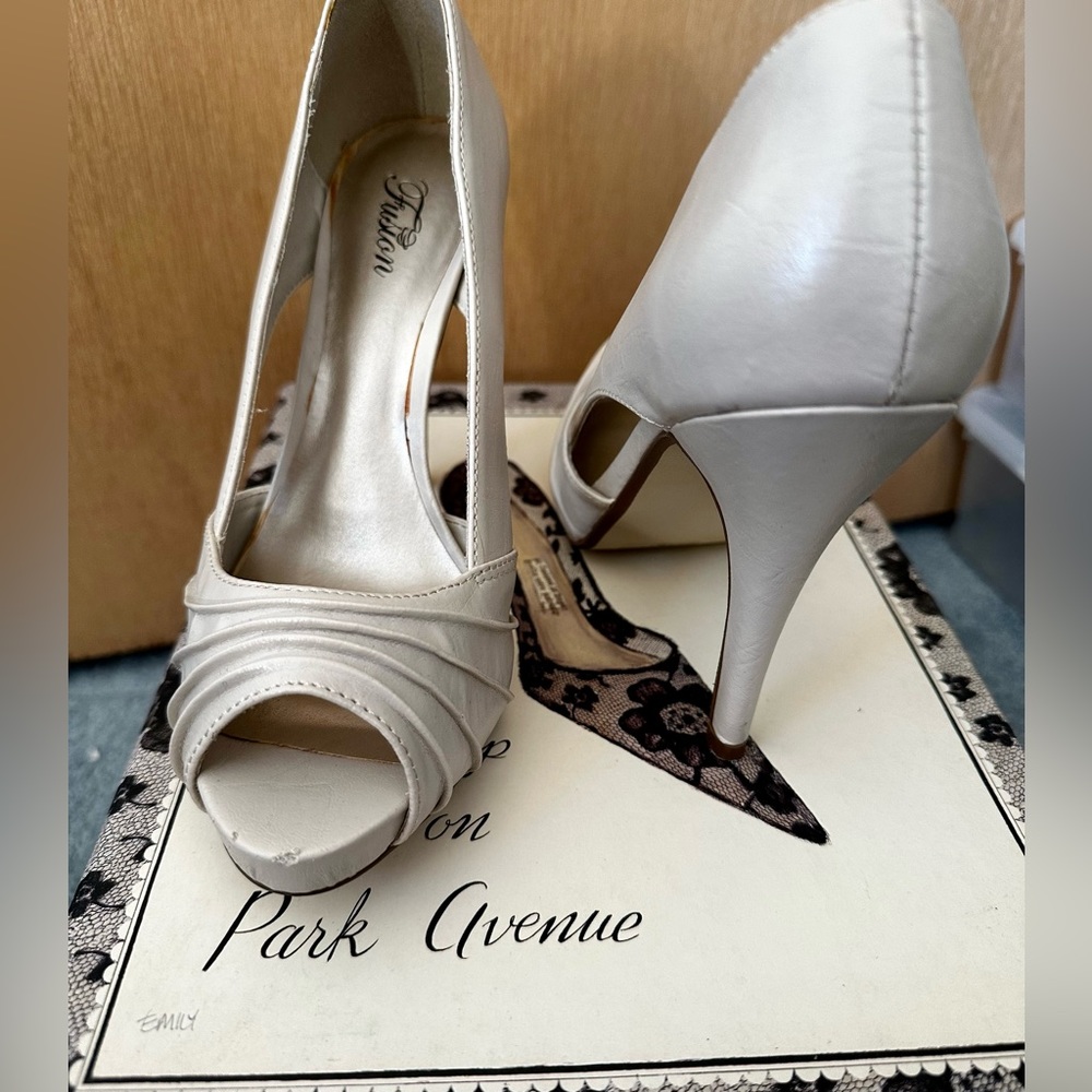 Beautiful Beige open Toe & sides Heels by Fusion Sz 8